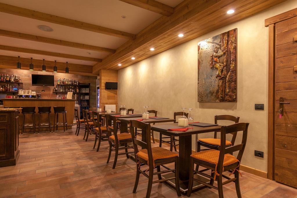 Hotel Lo Scoiattolo Courmayeur Zewnętrze zdjęcie