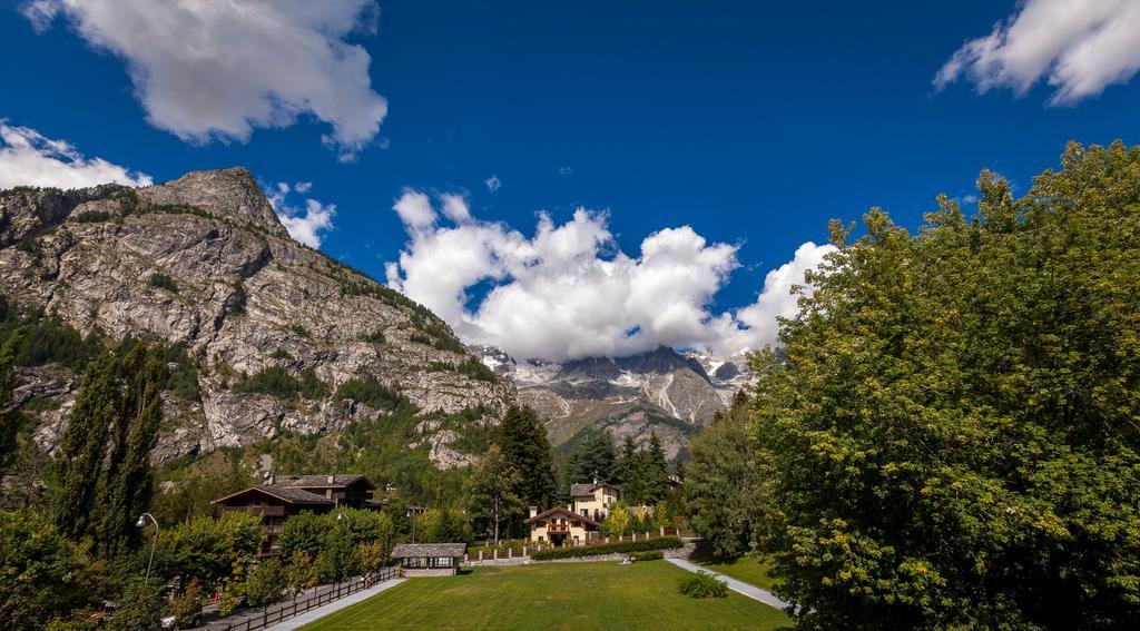 Hotel Lo Scoiattolo Courmayeur Zewnętrze zdjęcie