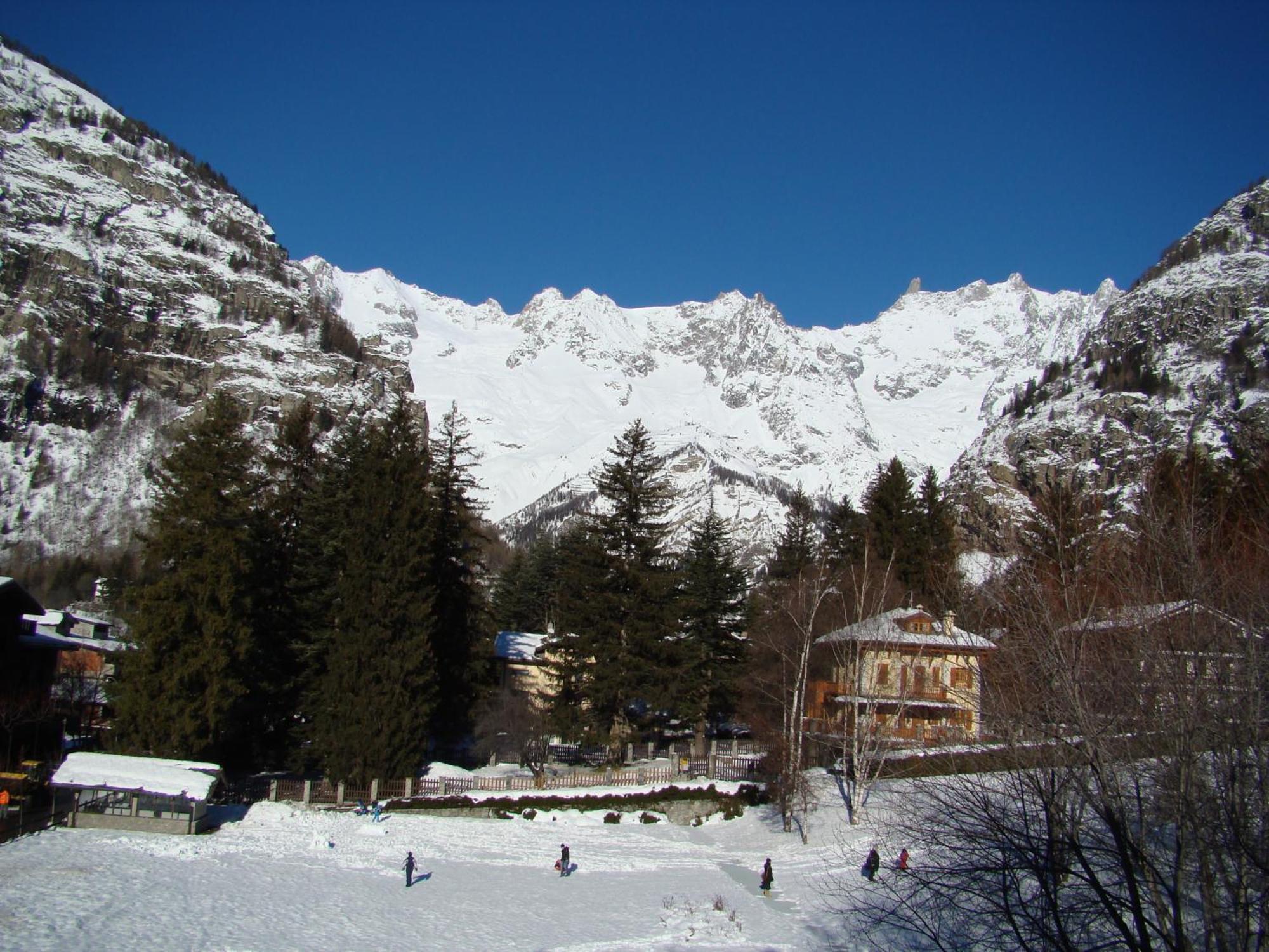 Hotel Lo Scoiattolo Courmayeur Zewnętrze zdjęcie