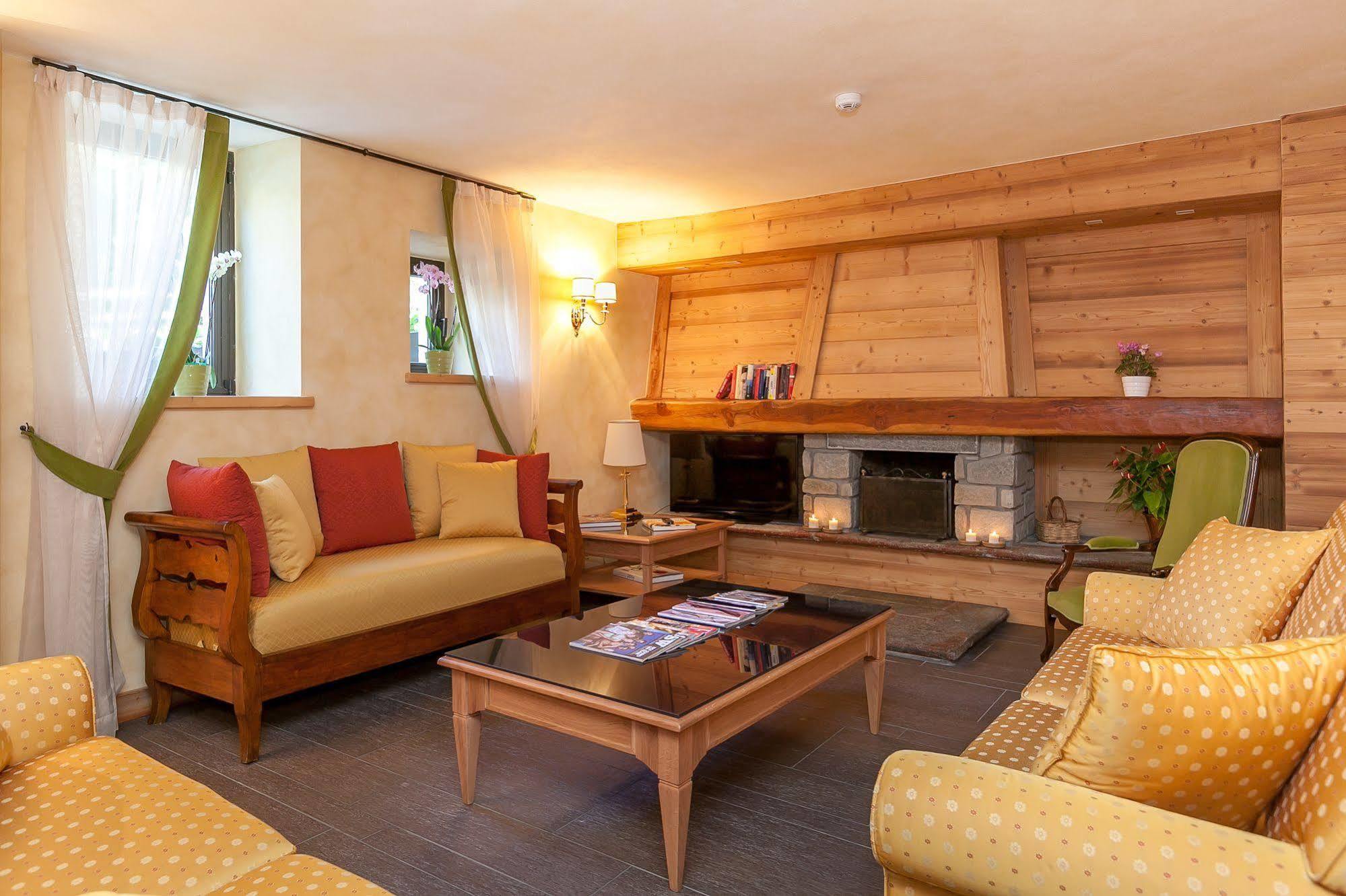 Hotel Lo Scoiattolo Courmayeur Zewnętrze zdjęcie