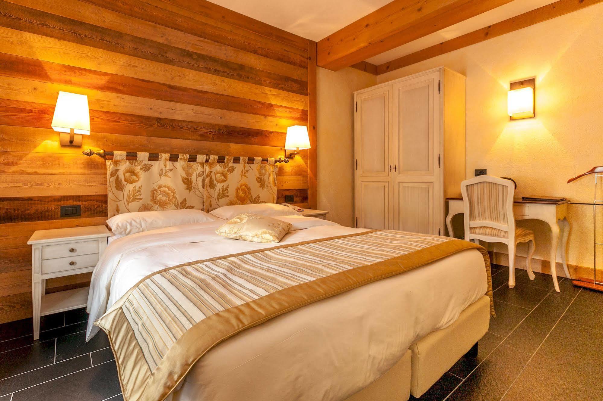 Hotel Lo Scoiattolo Courmayeur Zewnętrze zdjęcie