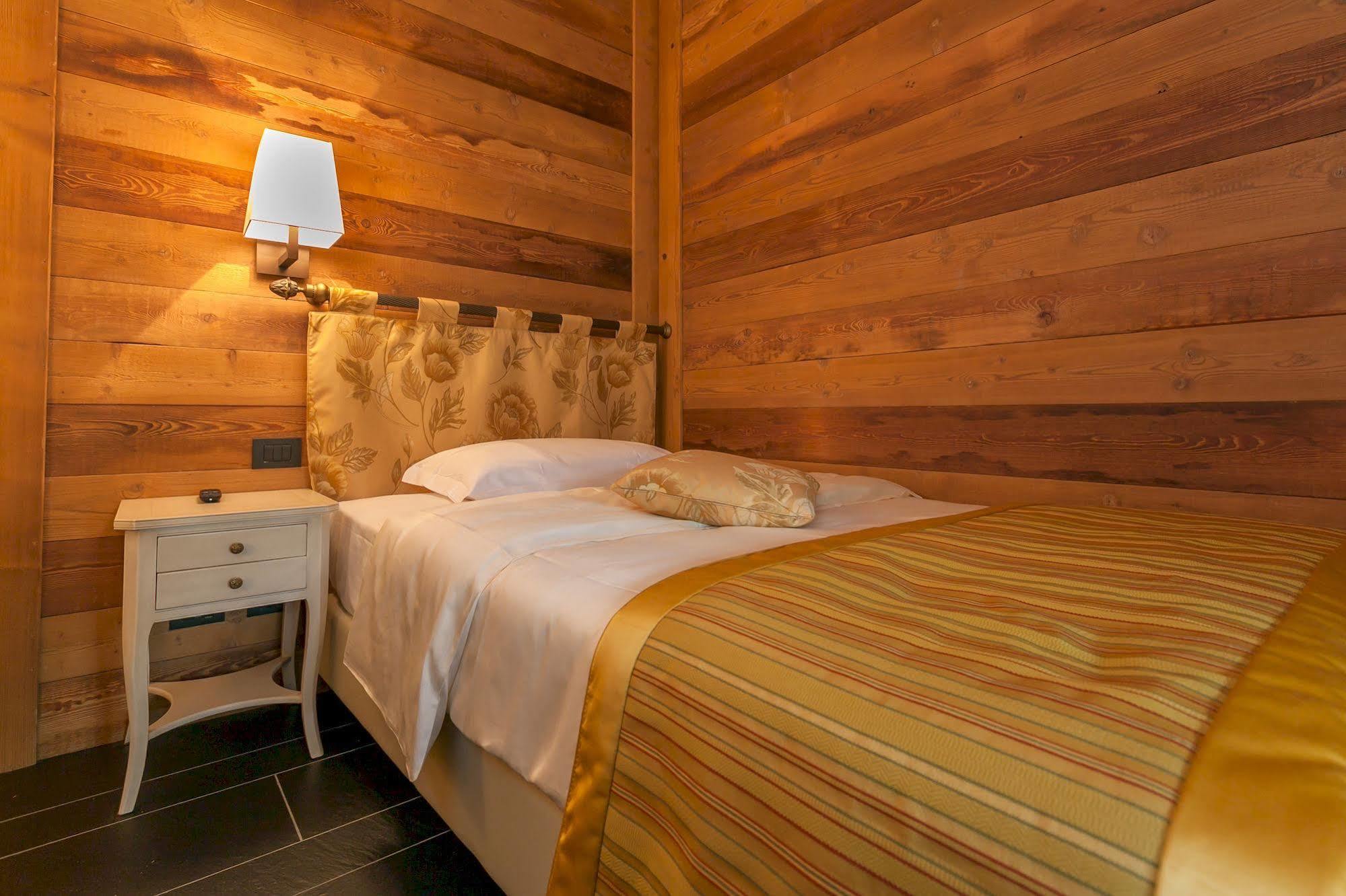 Hotel Lo Scoiattolo Courmayeur Zewnętrze zdjęcie